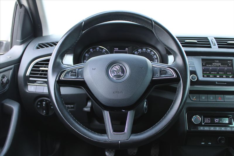 Škoda Fabia 1.2 TSI STYLE ČR - fotka 15 z 22