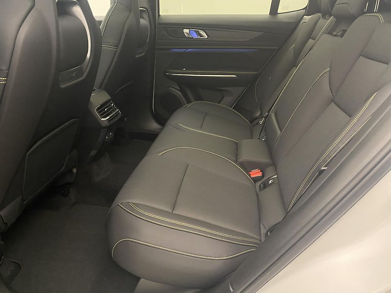 Lynk & Co 01 (2025) MORE PHEV AUT CZ 1.maj - fotka 5 z 61