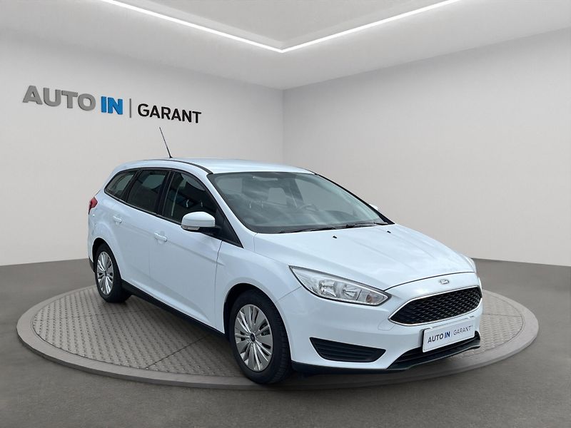 Ford Focus (2016) 1.0 74kw, ČR, 1.maj, serv.knih - fotka 8 z 21
