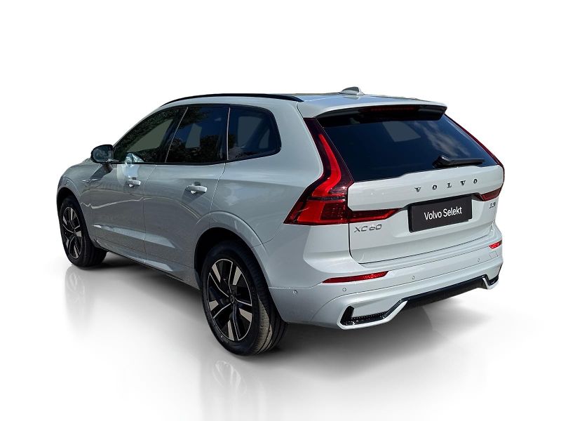 Volvo XC60 B5 AWD PLUS/360/1 maj/ + kola - fotka 3 z 49