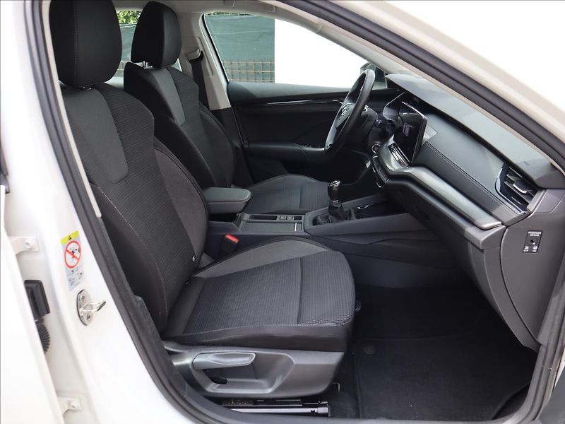Škoda Octavia 2,0 TDi Style Virtual LED - fotka 8 z 35