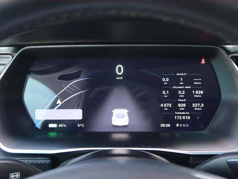 Tesla Model S (2015) 85D, SoH 92% - fotka 11 z 17
