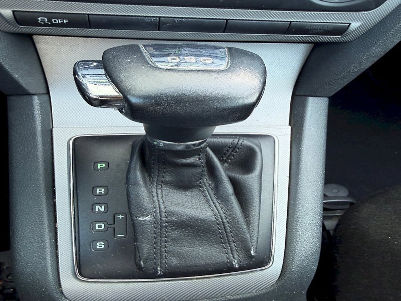 Škoda Octavia (2012) LIM CR Elega 103/2.0 6AG - fotka 22 z 24