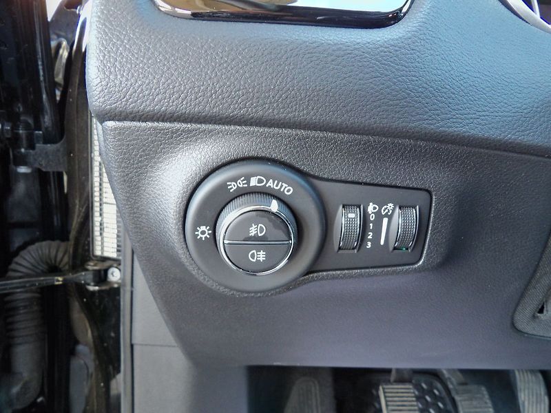 Jeep Compass 1.6Mjet Limited ČR 1maj. 33tis - fotka 19 z 32