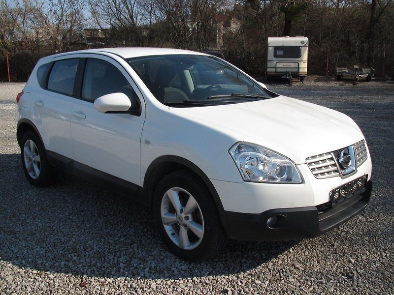 Nissan Qashqai 1.6 - fotka 8 z 16