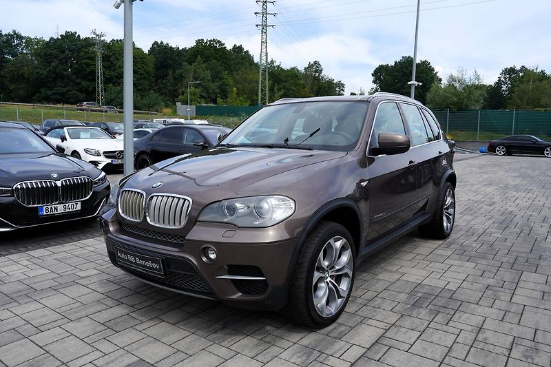 BMW X5 4.0d xDrive/kůže/7míst/55.000k - fotka 2 z 44