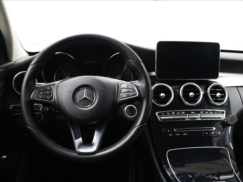 Mercedes-Benz Třídy C 2,0 200 T EXCLUSIVE TOP! - fotka 27 z 39