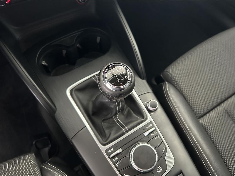 Audi A3 2,0   TDI 110kW,S-LINE,SPORTBA - fotka 22 z 35