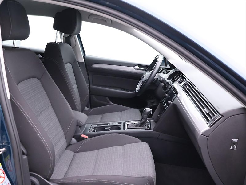 Volkswagen Passat 1,5 TSI 110kW DSG Business DPH - fotka 12 z 33