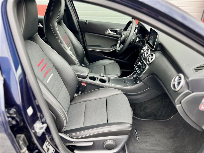 Mercedes-Benz Třídy A 180 d Sport automat - fotka 20 z 45