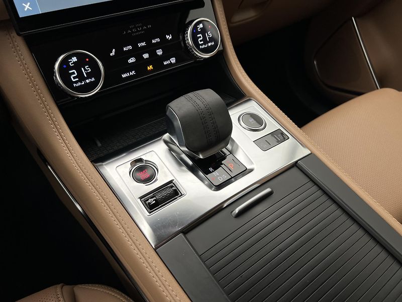 Jaguar F-Pace D200 S AWD AUT REZERVACE - fotka 21 z 42