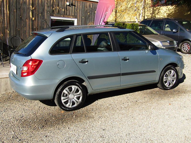 Škoda Fabia (2012) 1.2 12v 44kW ZIMNÍ PNEU - fotka 10 z 34