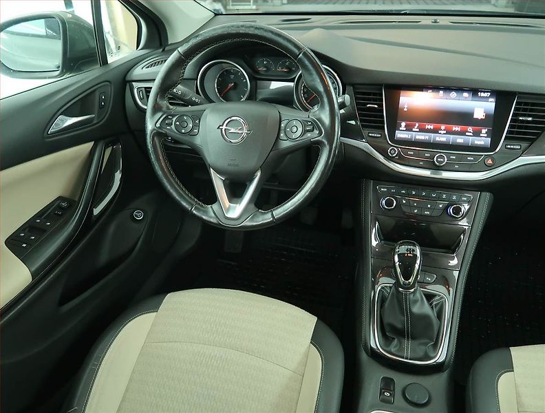Opel Astra (2018) 1.4 T, Serv.kniha, Navi - fotka 7 z 17