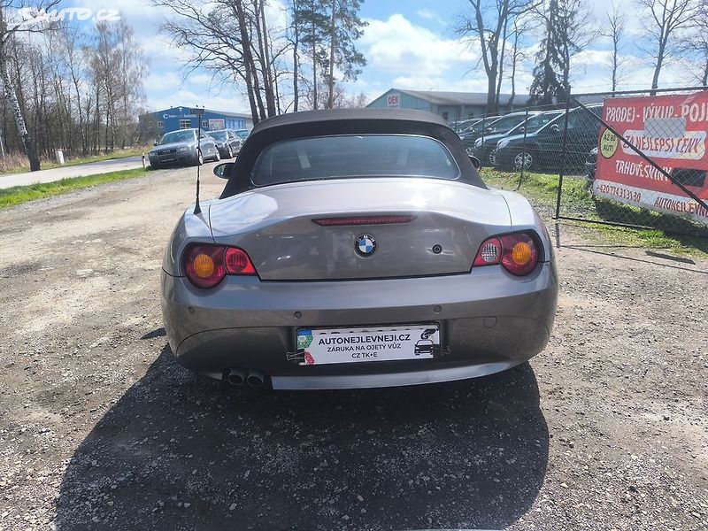 BMW Z4 6V,KRÁSNÁ,VÝBAVA,ALU,+HARDTOP - fotka 14 z 33