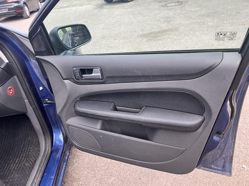 Ford Focus 1,6TDCI 74KW,KLIMA,2xPNEU - fotka 20 z 39