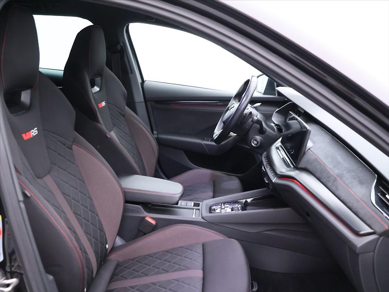 Škoda Octavia 2,0 TDI RS 4x4 DSG First Editi - fotka 12 z 33