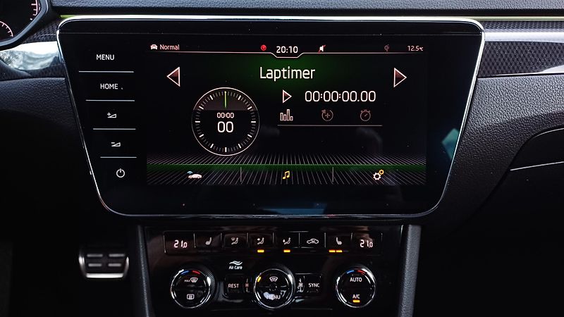 Škoda Superb 140kW TDI 4x4 SPORTLINE - fotka 40 z 47