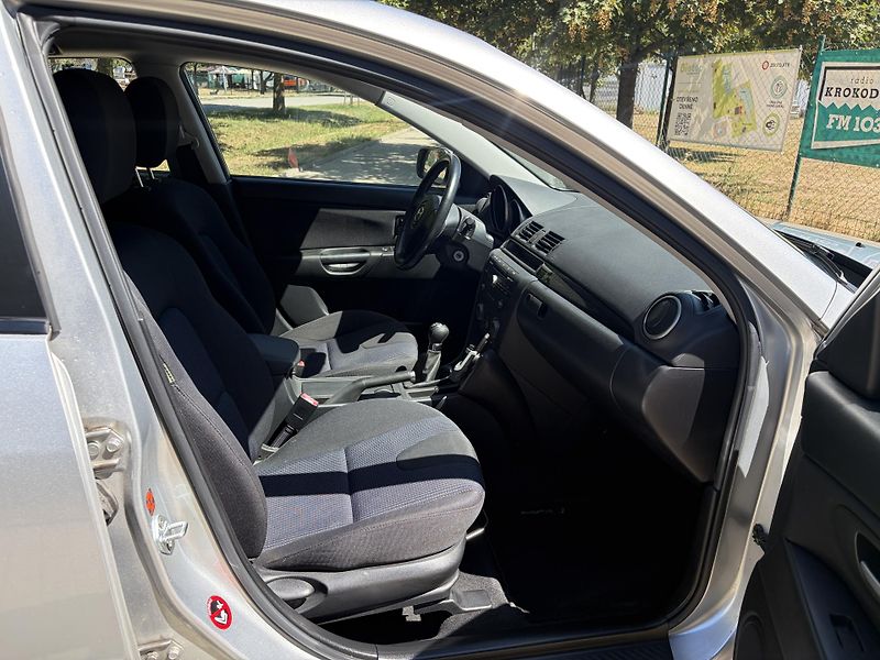 Mazda 3 1.6 Sport Active - fotka 22 z 29