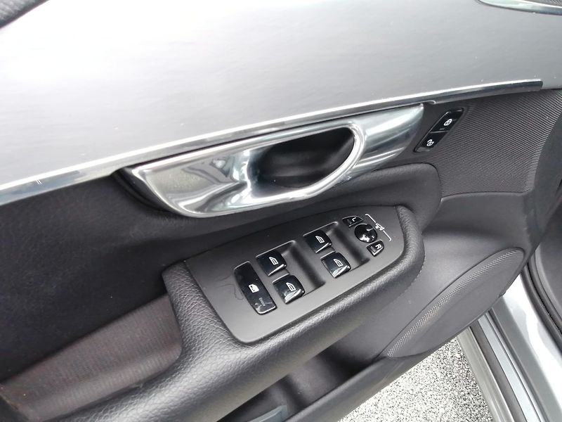 Volvo XC90 (2015) D5 AWD Momentum Head-up - fotka 20 z 21