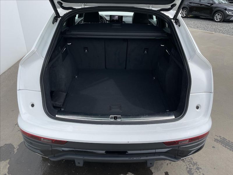 Audi Q5 2,0 TDI quattro S line  Sportb - fotka 23 z 23