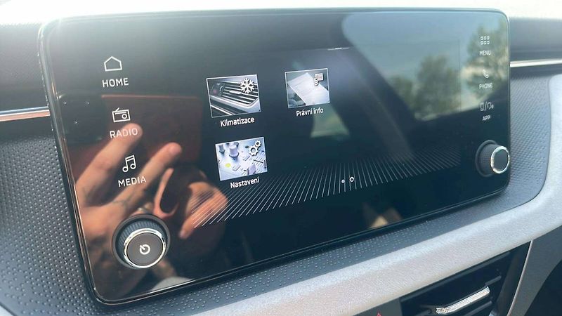 Škoda Scala Top Selection 1,0 TSI 85kW MT6 - fotka 13 z 27
