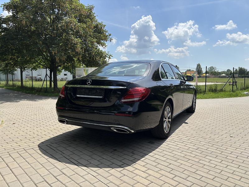 Mercedes-Benz Třídy E E200 135kw 1 maj ČR 52 000 km - fotka 9 z 28