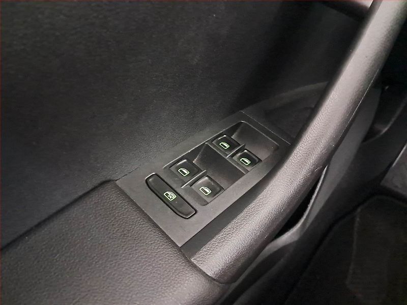 Škoda Octavia (2014) 1.2 TSI, Navi, Park. senzory - fotka 19 z 19