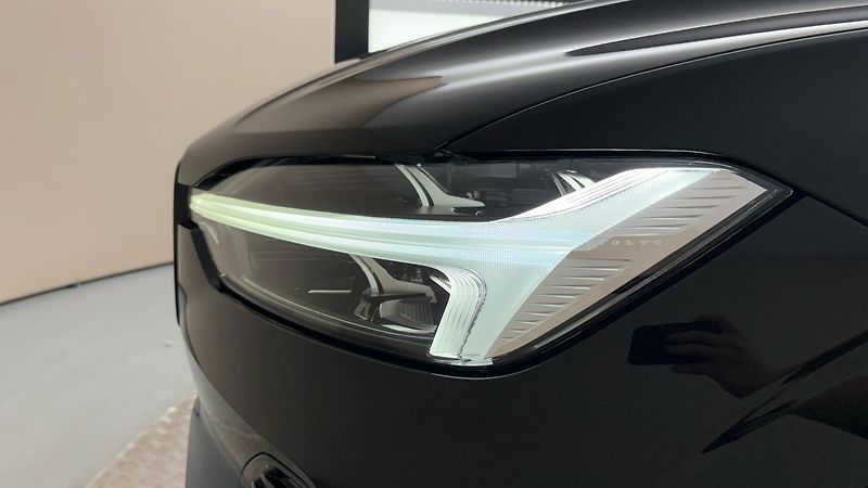 Volvo XC60 2.0 B4 AUT AWD Plus Dark - fotka 18 z 28