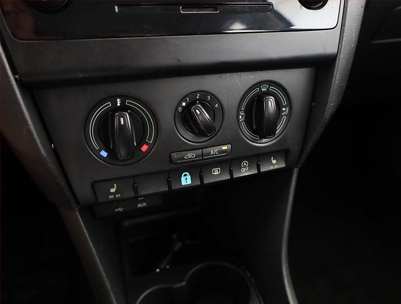 Škoda Rapid (2015) Ambition 1.2 TSI, Tempomat - fotka 9 z 15