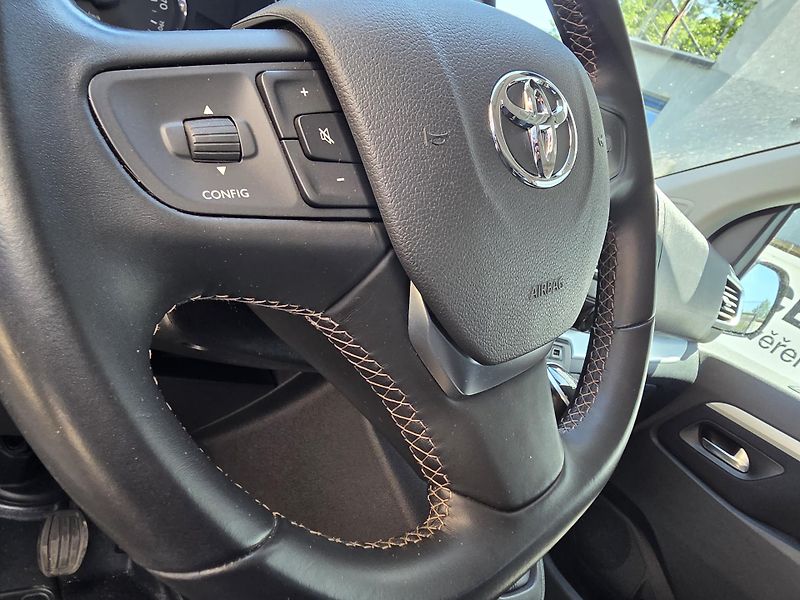Toyota Verso 1.5-8MÍST-1.MAJITEL-KLIMA - fotka 13 z 15