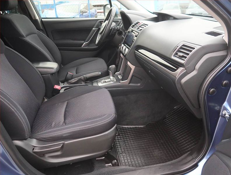 Subaru Forester (2017) 2.0 X, 4X4, Automat - fotka 9 z 18