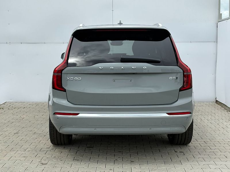 Volvo XC90 Plus Bright B5 184kW - fotka 7 z 18