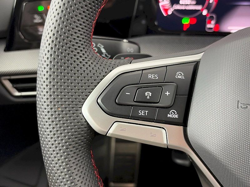 Volkswagen Golf (2025) GTI 2.0 TSI 195kW DSG - fotka 31 z 34