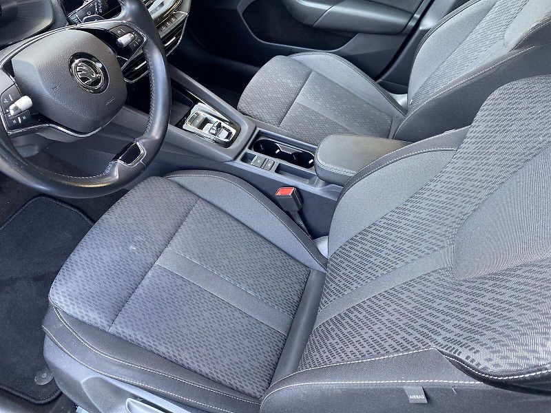 Škoda Octavia (2023) Combi 1.5 TSI M-HEV DSG Style+ - fotka 6 z 39