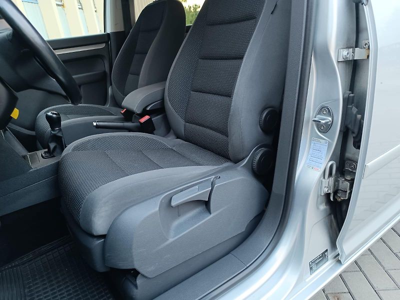 Volkswagen Touran 1.4 TSI/103kW, 7 MÍST, comfort - fotka 12 z 38