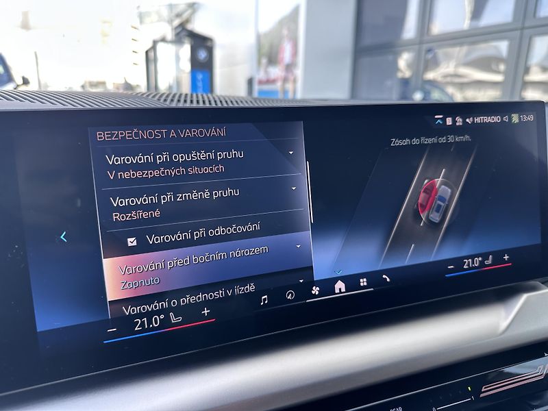 BMW Řada 5 540d xDrive Touring M-Sport - fotka 21 z 35