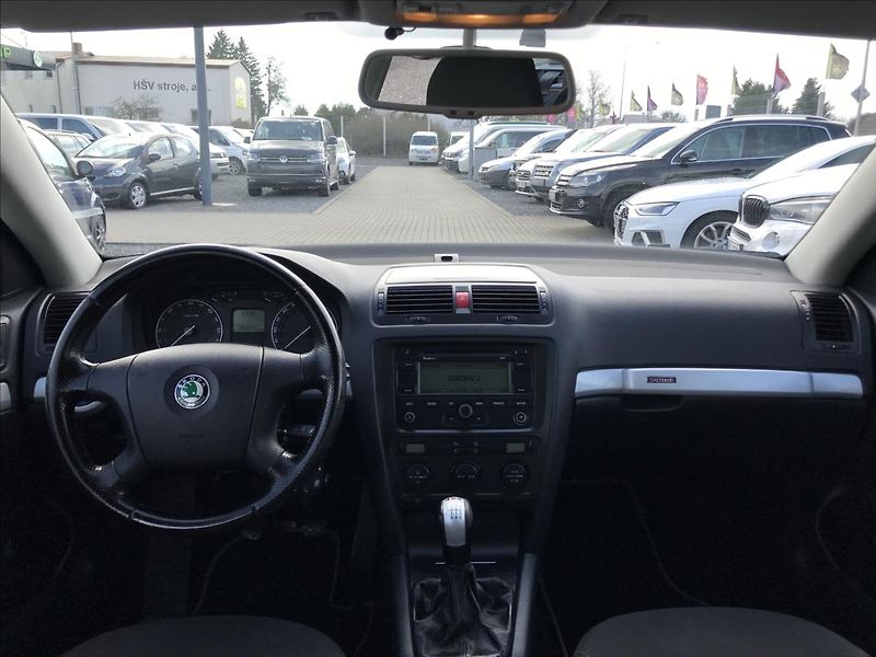 Škoda Octavia 2,0   Scout 4x4 - fotka 11 z 14