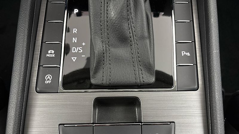 Škoda Superb 2.0 TDI DSG Style Combi - fotka 23 z 28