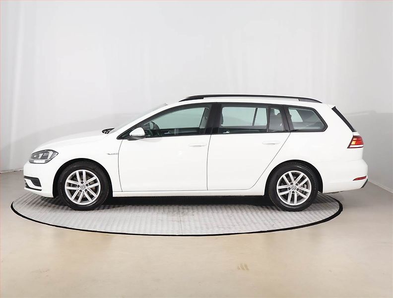 Volkswagen Golf (2019) 1.5 TSI, Tempomat - fotka 3 z 15