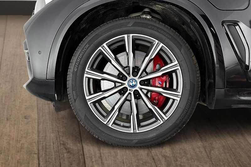 BMW X5 xDrive45e - fotka 25 z 26
