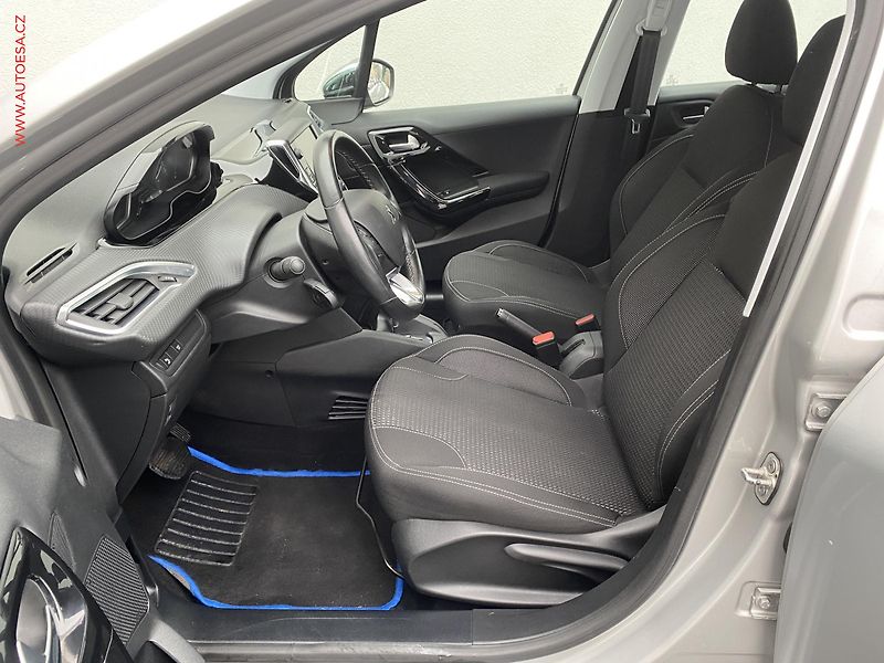 Peugeot 208 (2017) 1.2PT, Allure, AT, navi, TZ - fotka 9 z 16
