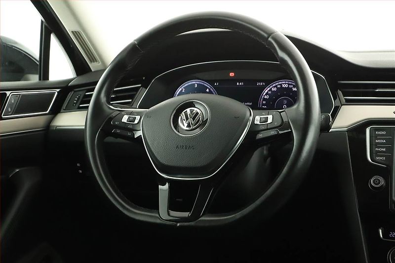 Volkswagen Passat (2015) 2.0 TDI, 4X4, Kůže, Navi - fotka 8 z 18