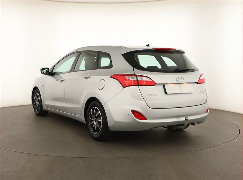 Hyundai i30 (2016) Trend 1.4 CRDi, Serv.kniha - fotka 4 z 14