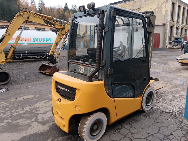Jungheinrich (2006) DFG 425 nosnost 2,5 T zdvih 6m - fotka 5 z 10