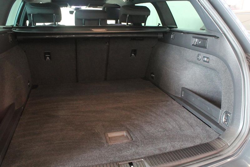 Volkswagen Passat (2021) 2.0TDI DSG Info display Matrix - fotka 19 z 43