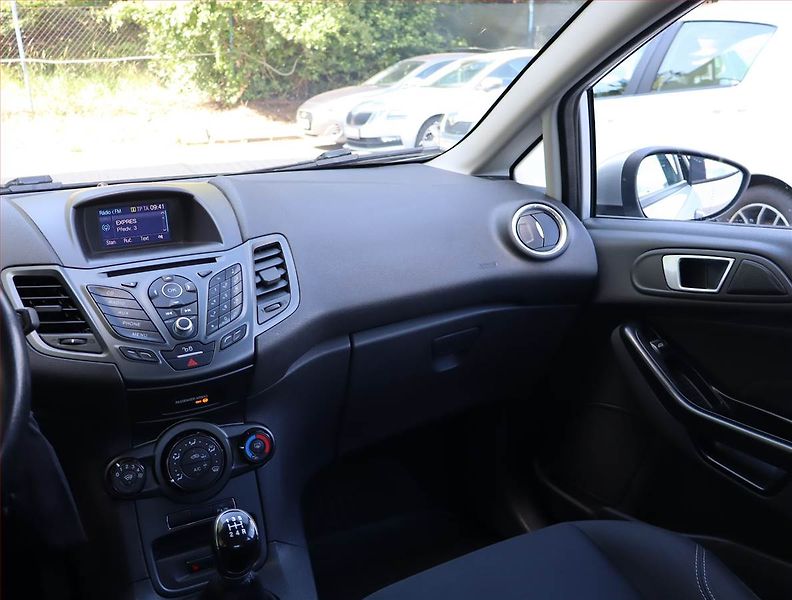 Ford Fiesta (2016) 1.0 i, Park. senzory - fotka 8 z 16