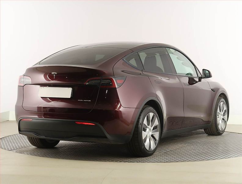 Tesla Model Y (2023) Long Range AWD 79kWh, SoH 91% - fotka 5 z 33