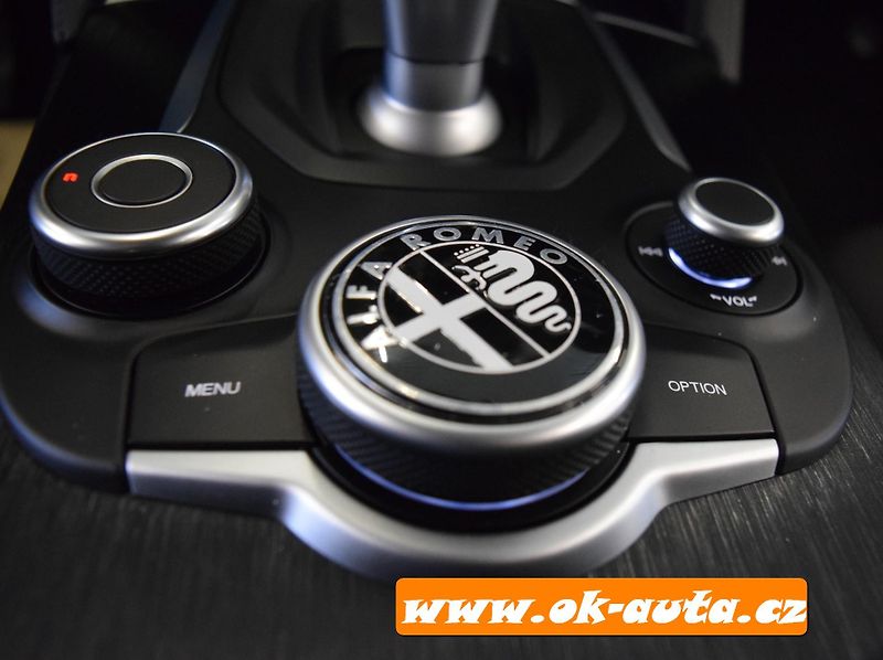 Alfa Romeo Stelvio 2.2 JTD Q4 SPORT 150 kW - DPH - fotka 41 z 60