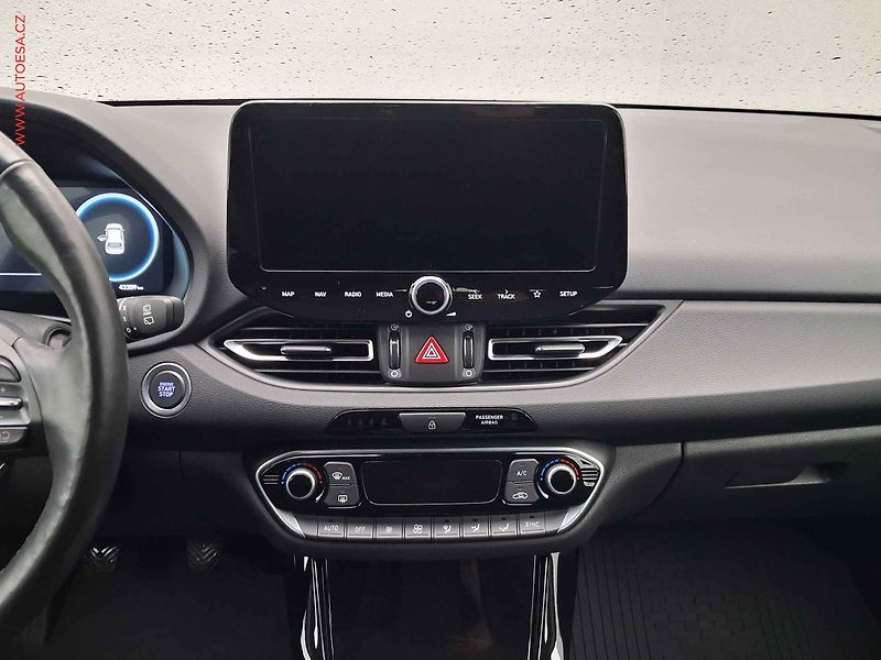 Hyundai i30 (2024) 1.5 DPI, ČR, LED, navi - fotka 12 z 20