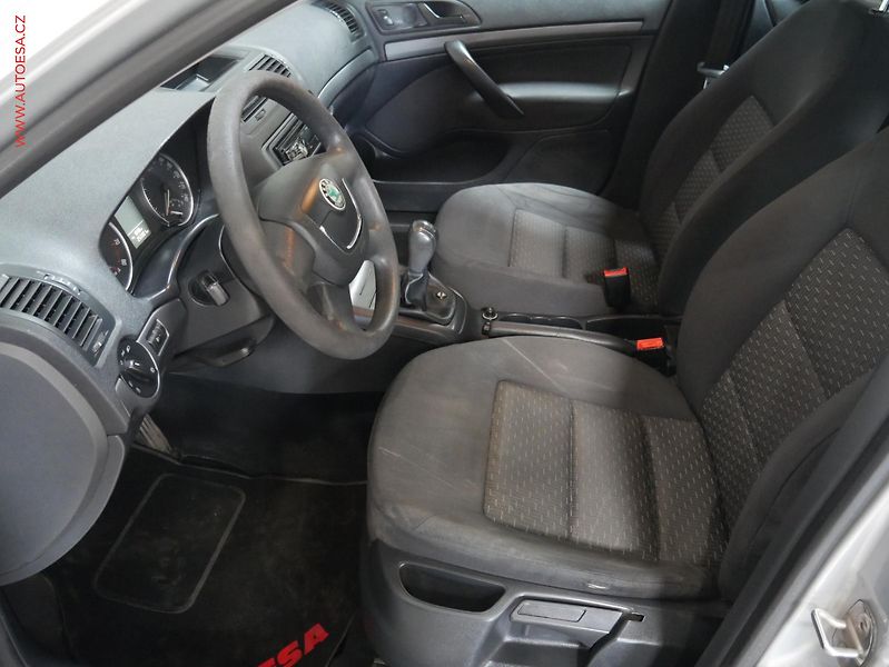 Škoda Octavia (2010) 1.2TSI, ČR, AC, STK11/27 - fotka 9 z 14